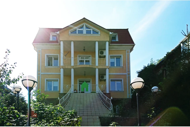 Фото  - Приватний пансіонат для людей похилого віку Life-House «Крутогірна»