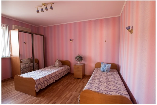 Фото  - Приватний будинок для людей похилого віку Золота осінь